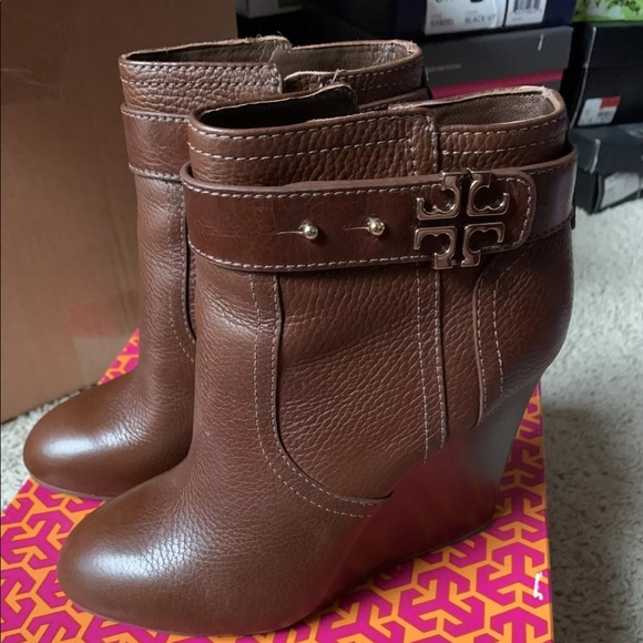 TORY BURCH ELINA WEDGE LEATHER BOOTIES SIZE 8 NEW WITH BOX AND DUST BAG - Picture 7 of 10